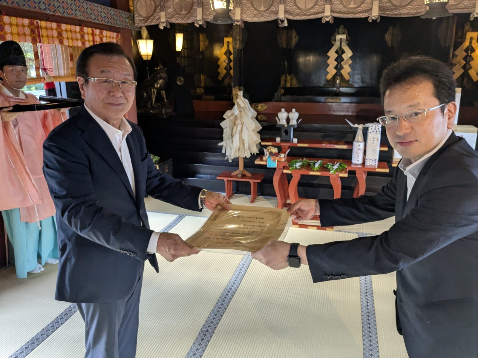 左：当社・飯田社長　右：浅草神社・宮司